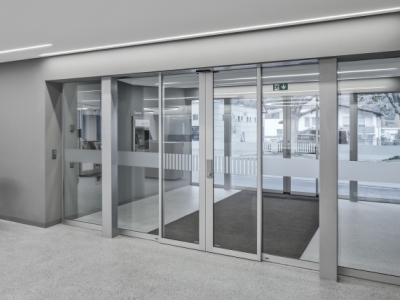 Porte automatique tout-verre photo 3