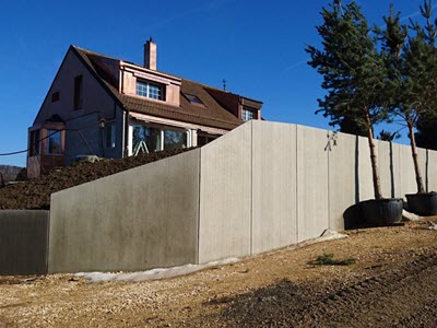 Landschaftsstützmauer mit gebürsteter Verblendung Bild 4